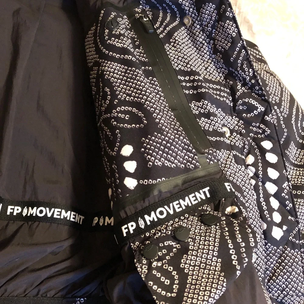 Sz XS NWOT FP Movement Bunny Slope Ski Puffer Jacket Black and White Free People